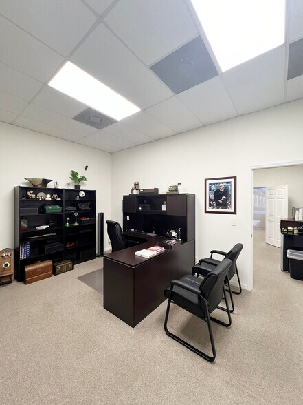 More Photos Of 515-525 SE Central Pky, Stuart Office For Sale