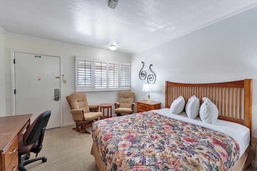 More Photos Of 423 W Main St, Vernal Hotel For Sale