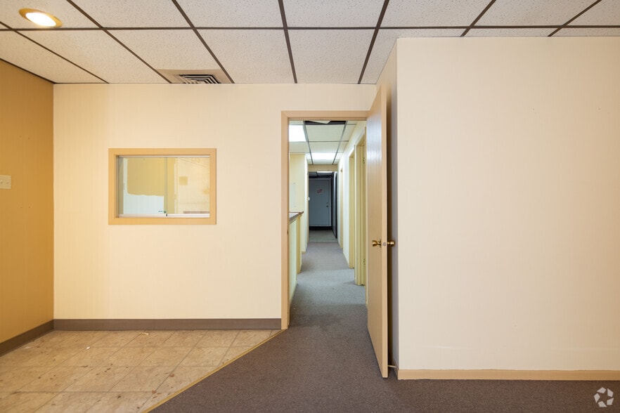 More Photos Of 127-157 N Northwest Hwy, Park Ridge General Retail For Sale