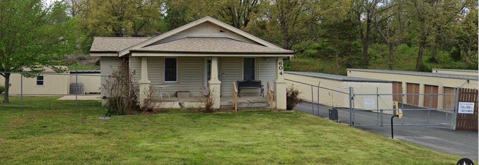 Primary Photo Of 604 W Farm Road 182, Springfield Loft Creative Space For Lease