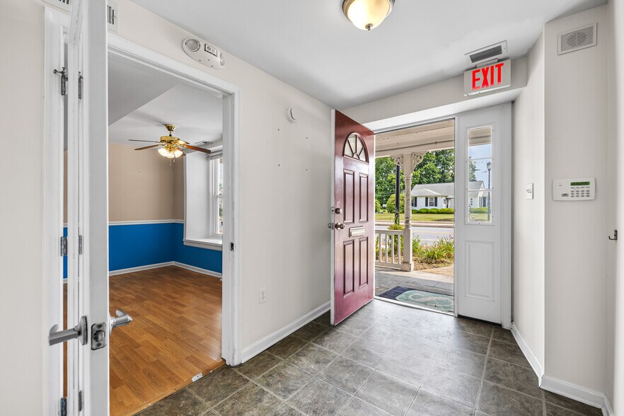 More Photos Of 410 Main St, Reisterstown Medical For Lease