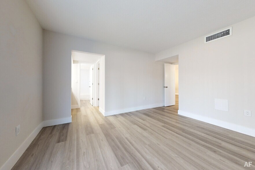 More Photos Of 8445 Springtree Dr, Sunrise Apartments For Sale