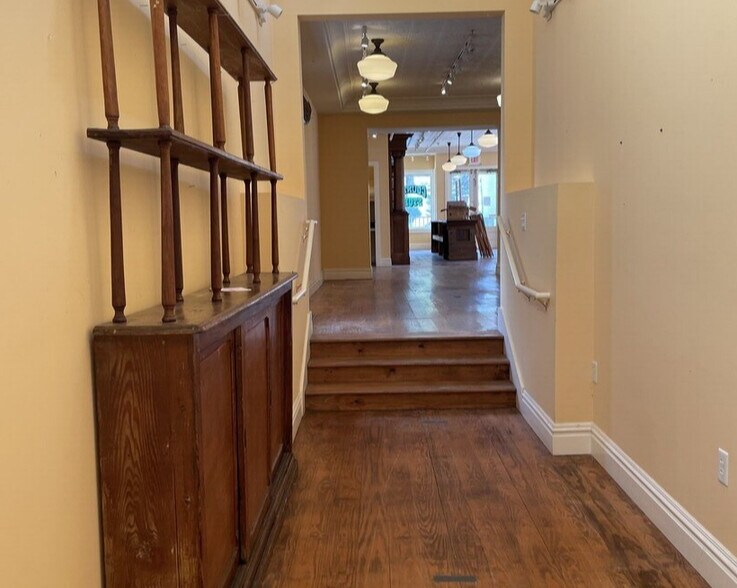 More Photos Of 6014 Main St, Tannersville Storefront Retail Office For Lease