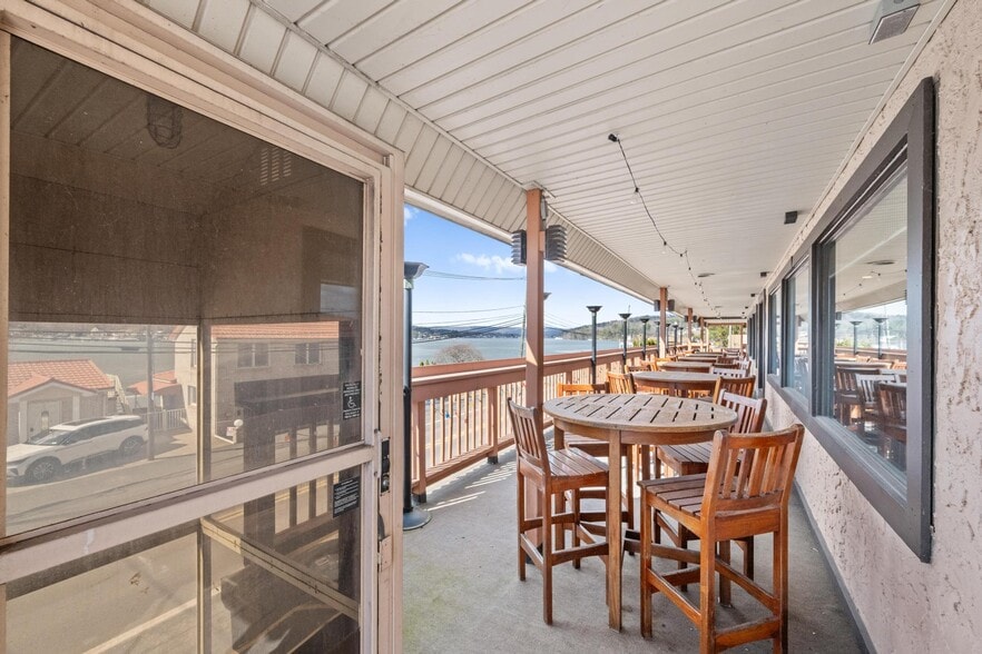 More Photos Of 31 Lakeside Dr, Harveys Lake Restaurant For Sale