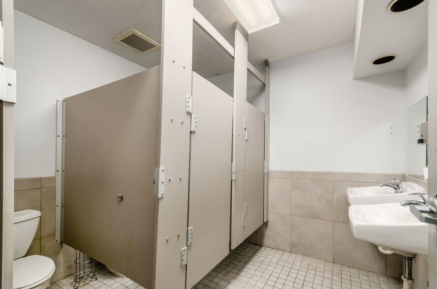 More Photos Of 191 E 15th Ave, Columbus Lodge Meeting Hall For Lease