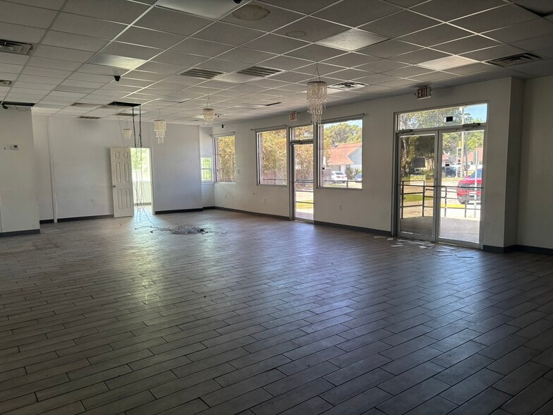 More Photos Of 5617 Mccart Ave, Fort Worth Restaurant For Lease