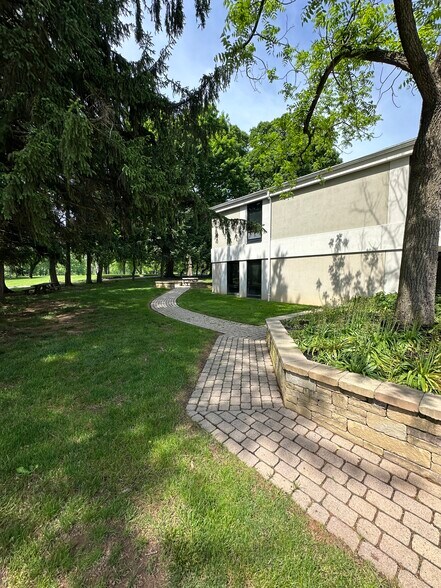 More Photos Of 431-441 E Chocolate Ave, Hershey Medical For Lease