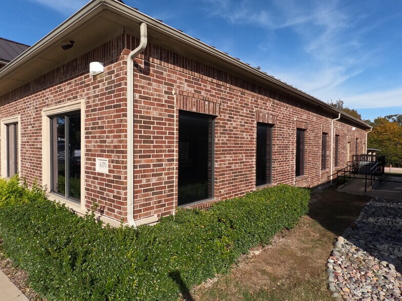 More Photos Of 6570 Naaman Forest Blvd, Garland Medical For Sale