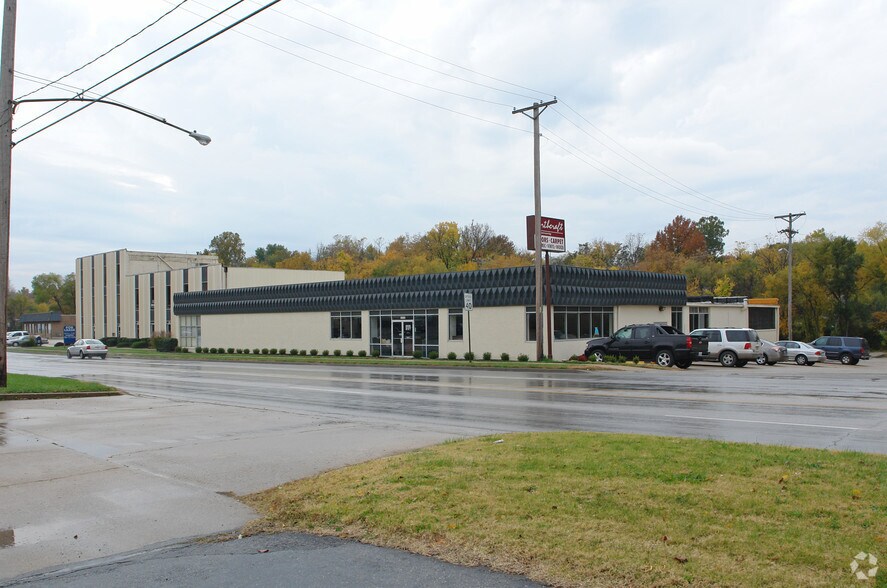 More Photos Of 5520-5542 Raytown Rd, Raytown Light Manufacturing For Lease