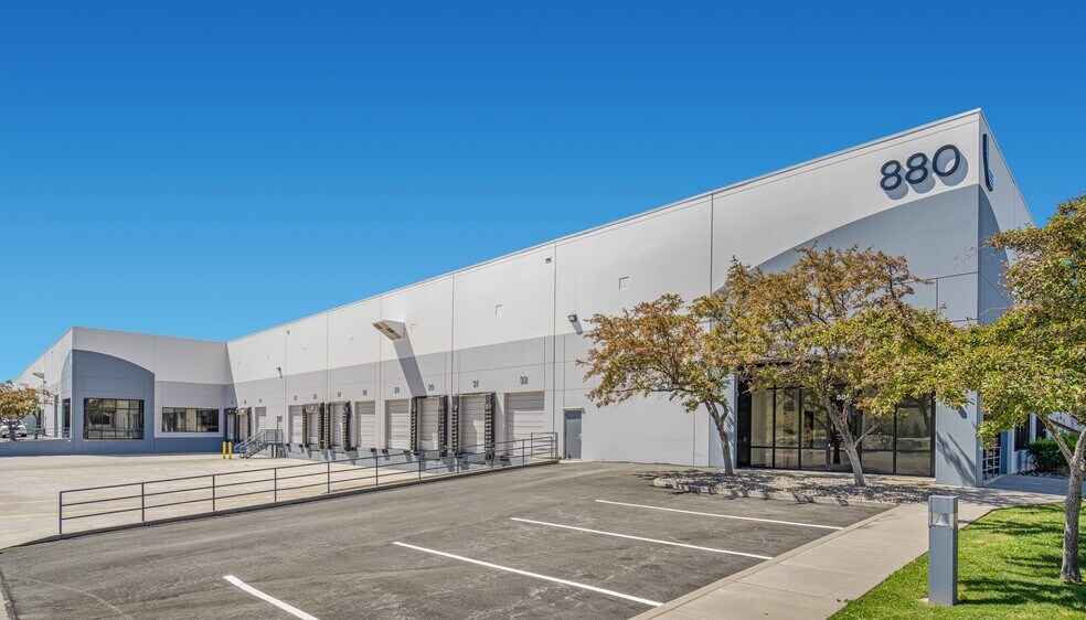 More Photos Of 900 N Hills Blvd, Reno Unknown For Lease