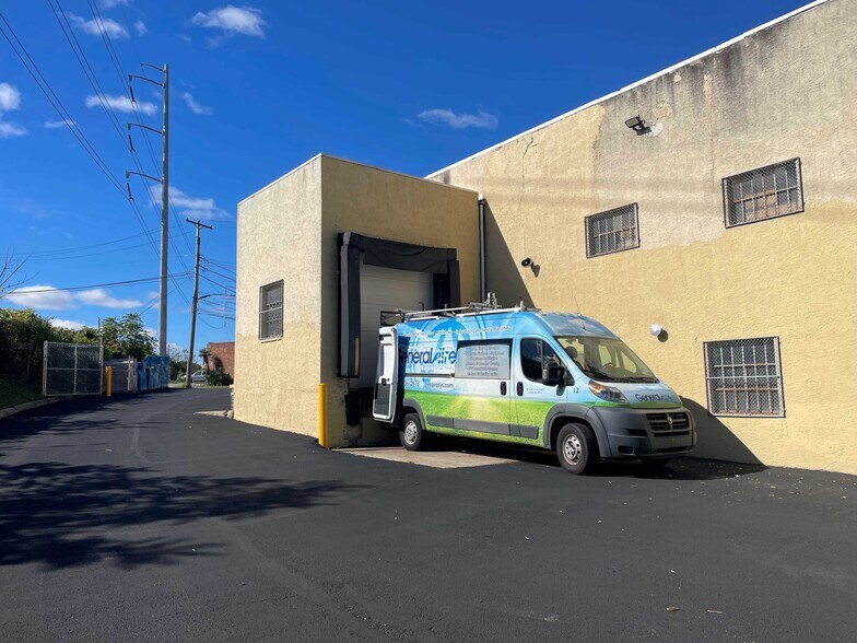 More Photos Of 113-115 N 5th St, Darby Warehouse For Sale