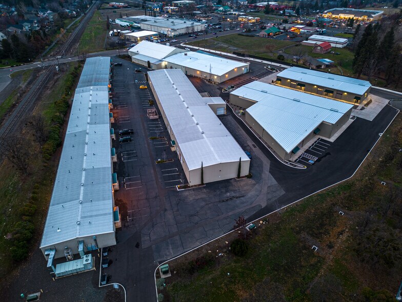 More Photos Of 694 Tolman Creek Rd, Ashland Warehouse For Lease