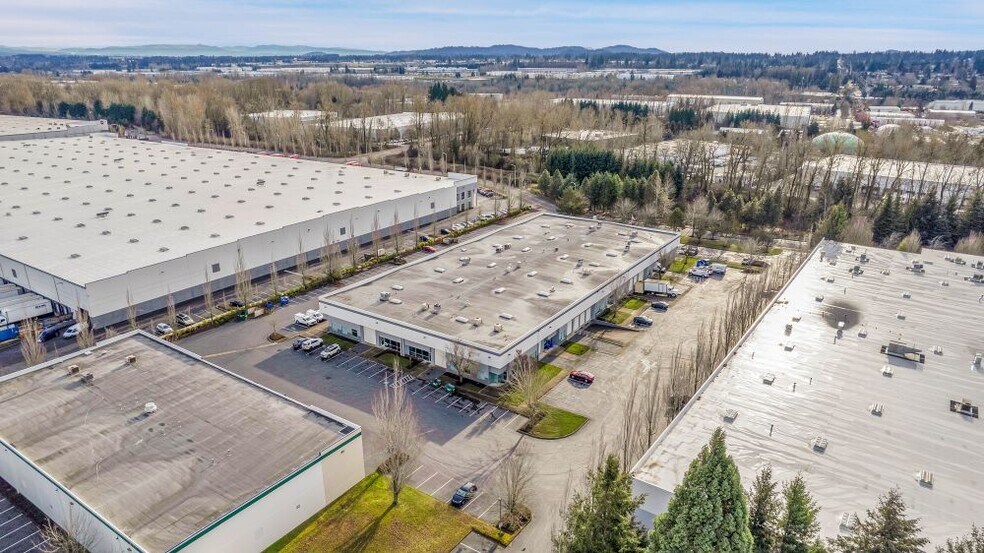 More Photos Of 16353 NE Cameron Blvd, Portland Warehouse For Lease