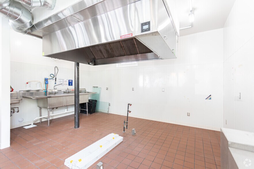 More Photos Of 495 E 600 N, Provo General Retail For Lease