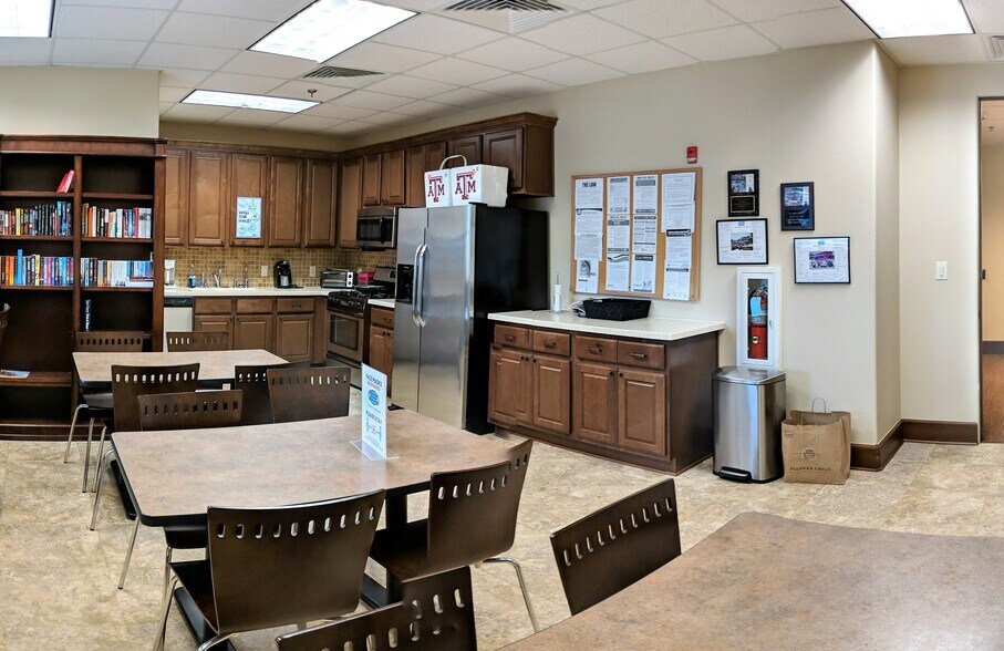 More Photos Of 18750 Interstate 45, Spring Unknown For Lease