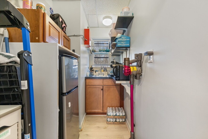 More Photos Of 18 Miller Rd, Mahopac Office For Sale