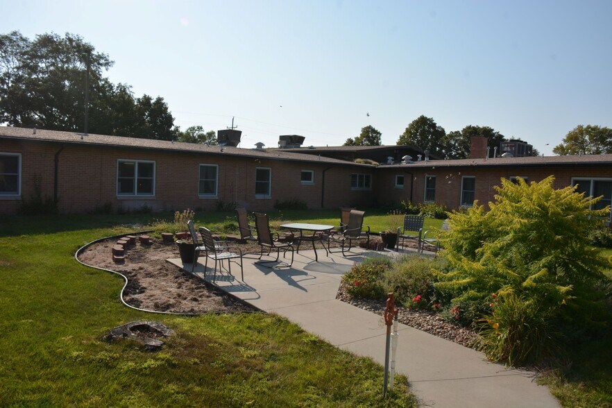 More Photos Of 1505 N Adams St, Lexington Skilled Nursing Facility For Sale