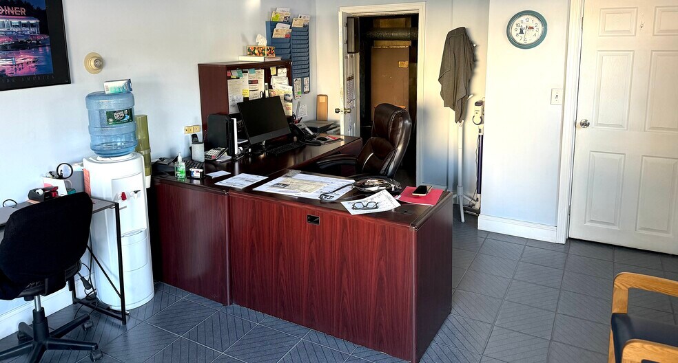 More Photos Of 5 Franklin St, Whitman Auto Repair For Sale