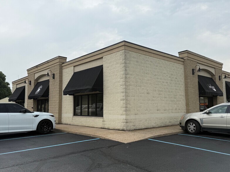 Primary Photo Of 129 Orpha Dr, Middlebury Restaurant For Lease