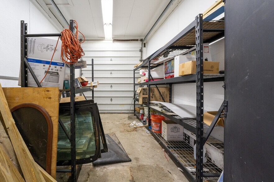 More Photos Of 901 Riverview Dr, Kalamazoo Auto Repair For Sale