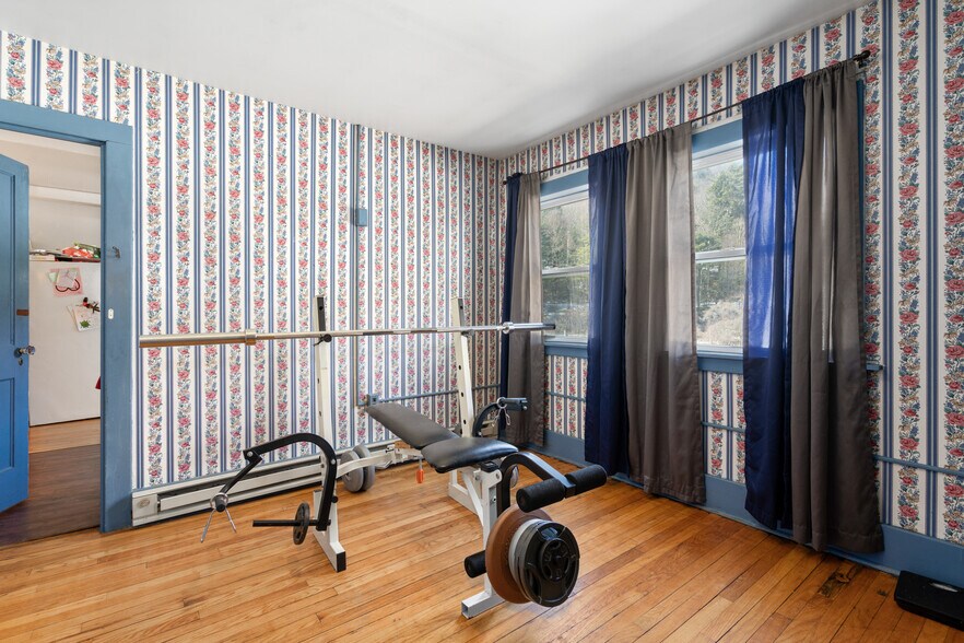 More Photos Of 13 Park Ave, Hadley Restaurant For Sale