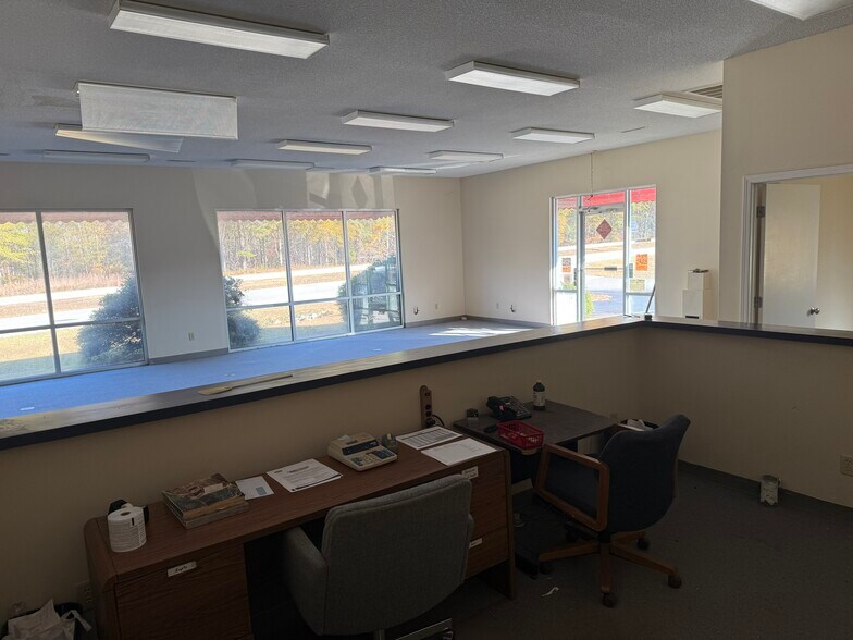 More Photos Of 1220 East Blvd, Chesterfield Showroom For Lease