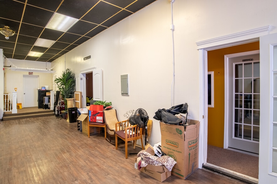 More Photos Of 107-109 High St, Holyoke Storefront For Lease