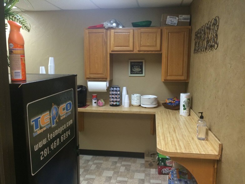 More Photos Of 606 Rollingbrook Dr, Baytown Medical For Lease