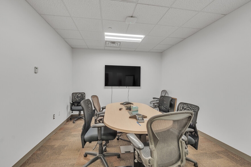 More Photos Of 45 Bartlett St, Marlborough Light Manufacturing For Lease