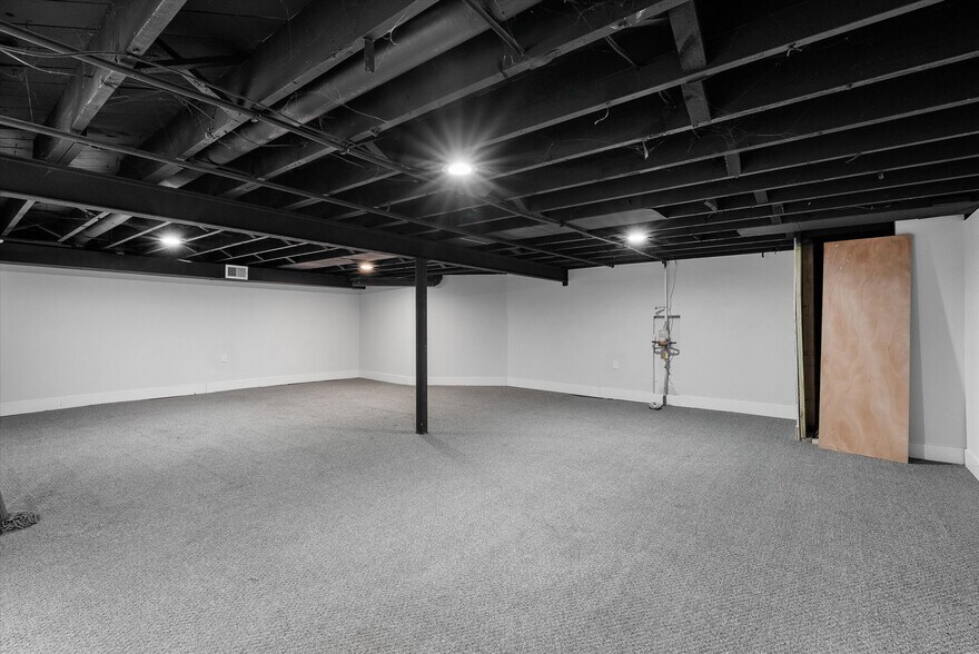 More Photos Of 7518 W Fond Du Lac Ave, Milwaukee Freestanding For Sale