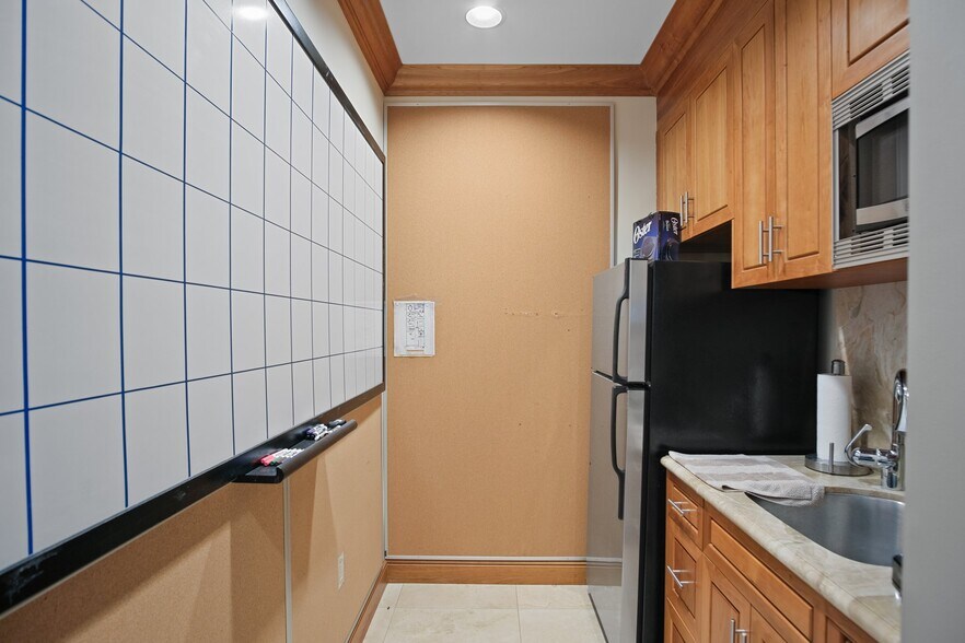 More Photos Of 9020 Brentwood Blvd, Brentwood Flex For Sale
