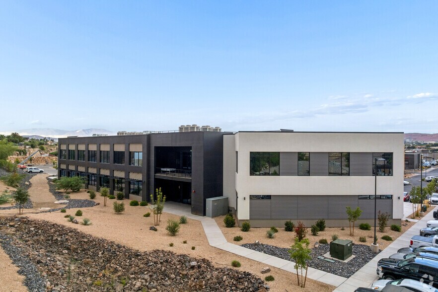 More Photos Of 1575 River Rd, St George Coworking Space