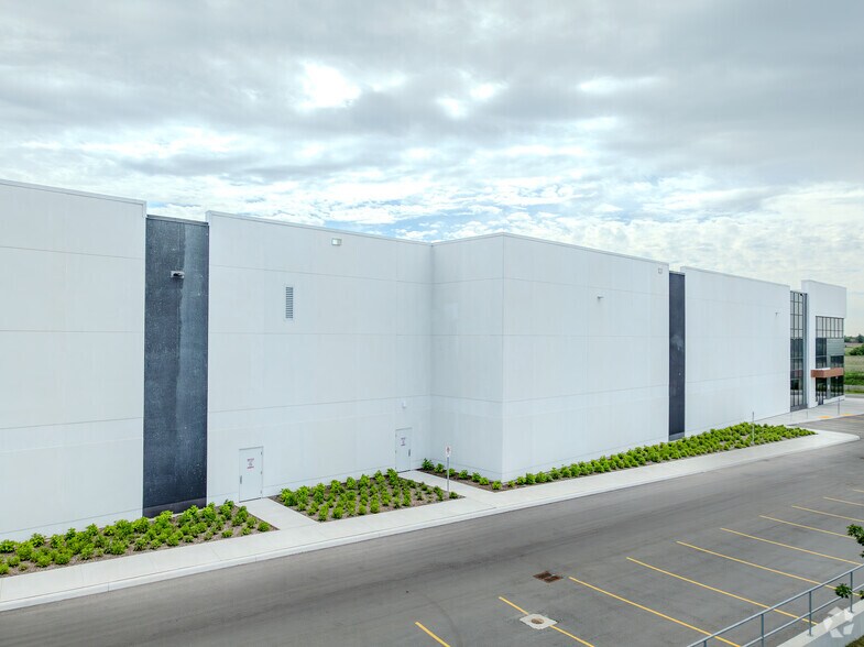 More Photos Of 203 Abbotside Way, Caledon Warehouse For Lease