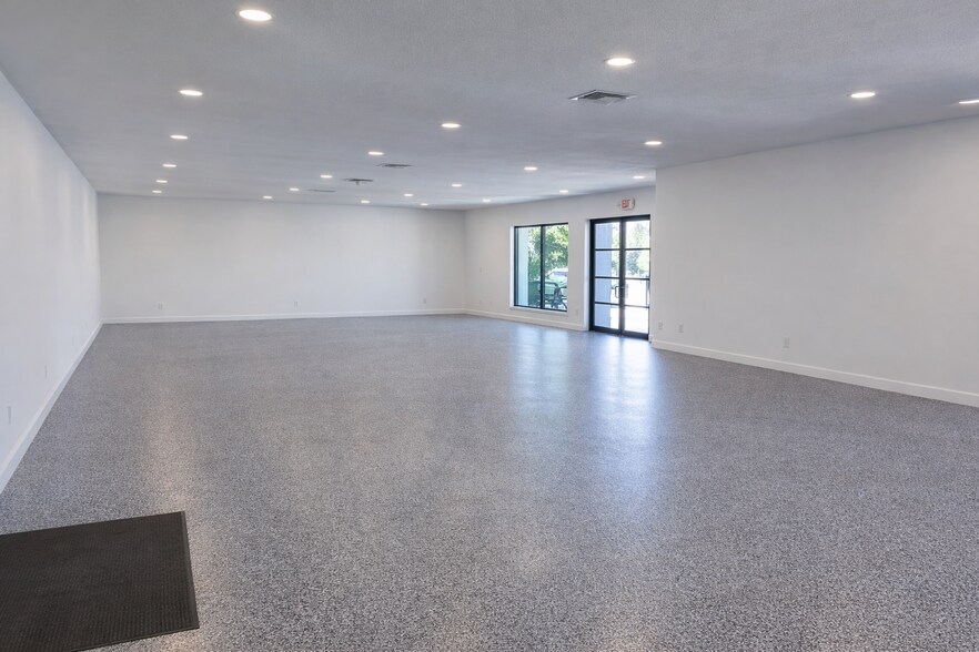 More Photos Of 25115 Marion Ave, Punta Gorda Warehouse For Lease