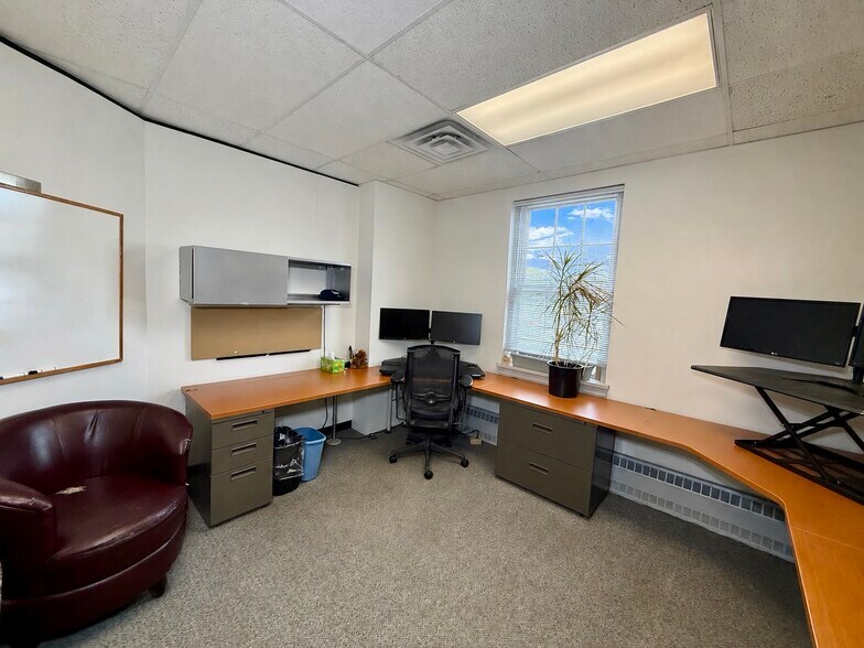 More Photos Of 102 Washington St, Manlius Office For Sale
