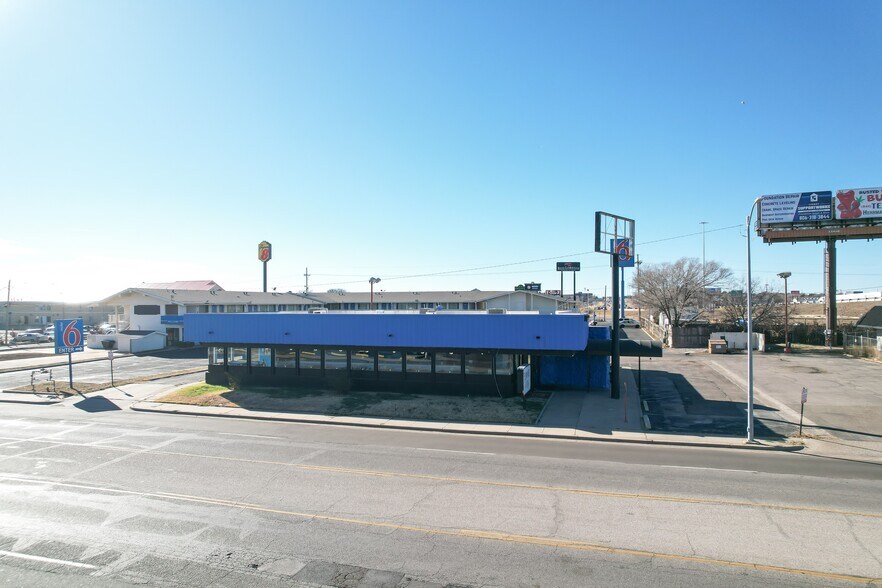 Primary Photo Of 2028 Paramount Blvd, Amarillo Fast Food For Sale