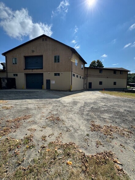 More Photos Of 8 Maple Dr, Monroe Warehouse For Lease
