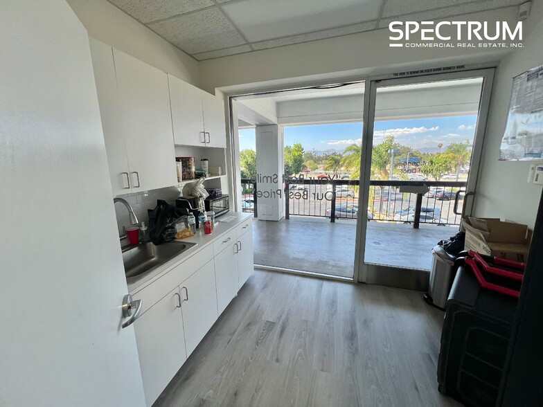 More Photos Of 23206 Lyons Ave, Santa Clarita Medical For Sale
