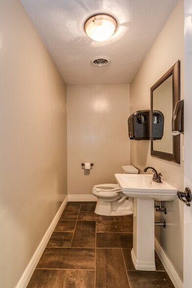 More Photos Of 1320 E Columbia Ave, Battle Creek Manufacturing For Sale