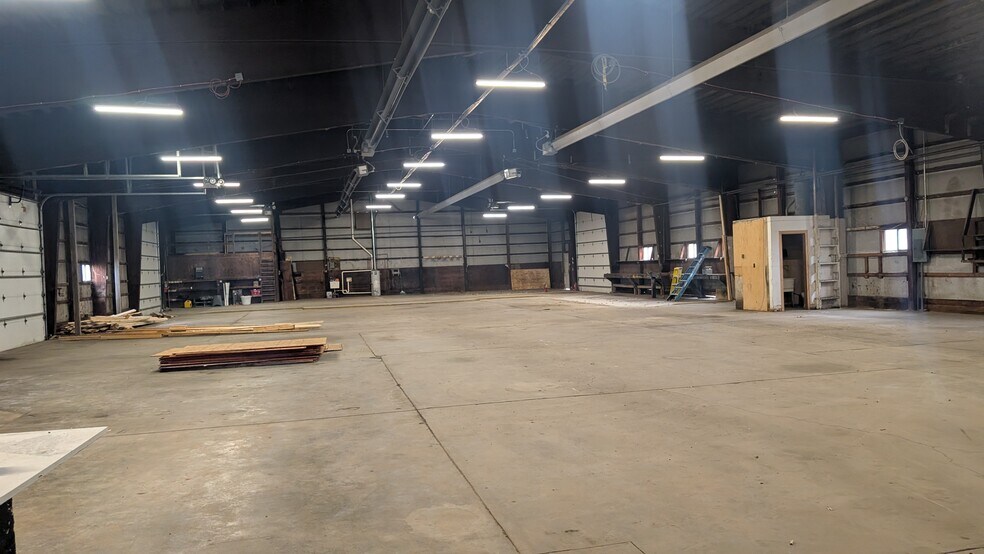 More Photos Of 13887 N 1000 East Rd, Bloomington Flex For Lease