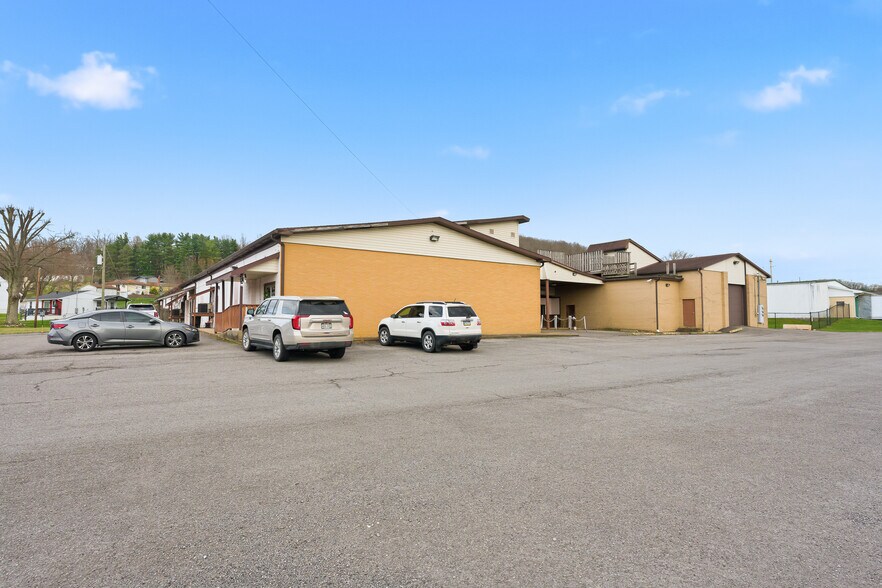 More Photos Of 1117 Willow Dr, Waynesburg Warehouse For Sale