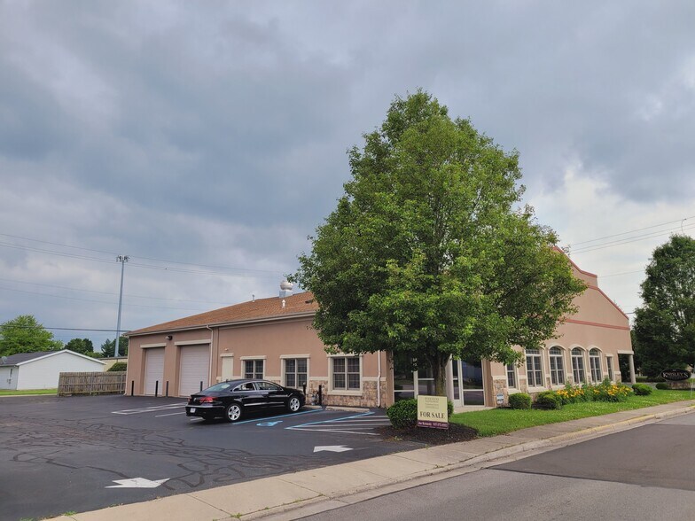 More Photos Of 869 W 2nd St, Xenia Showroom For Lease