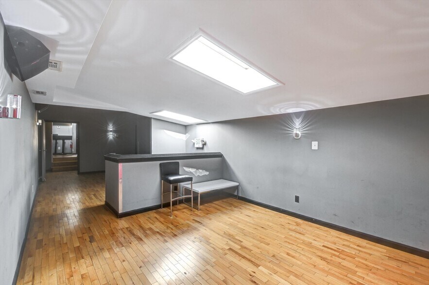 More Photos Of 15 E Centre St, Baltimore Bar For Sale