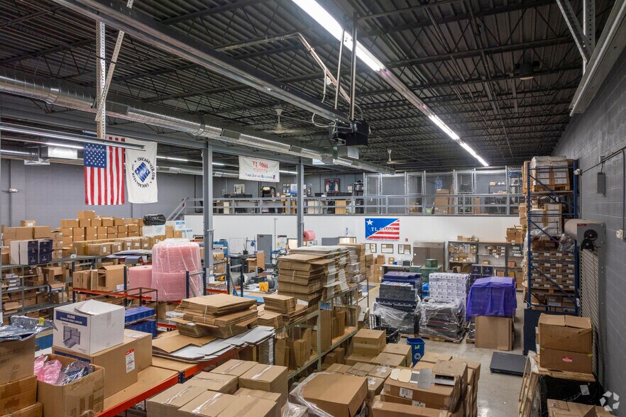 More Photos Of 3501 Woodhead Dr, Northbrook Warehouse For Lease