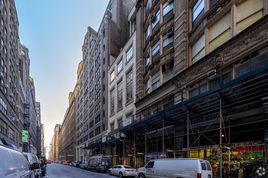 Primary Photo Of 256-258 W 36th St, New York Office For Lease