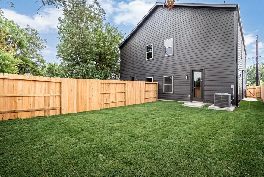More Photos Of 4521 Newberry St, Houston Multifamily For Sale