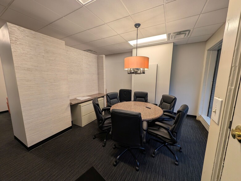 More Photos Of 7707-7709 Clayton Rd, Saint Louis Office For Lease