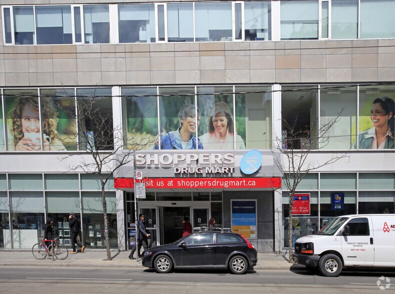 More Photos Of 252-260 Queen St W, Toronto General Retail For Lease