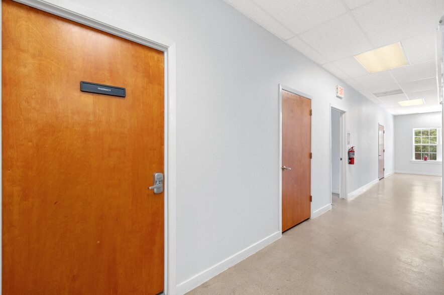 More Photos Of 3251 Harry Wurzbach Rd, San Antonio Medical For Sale