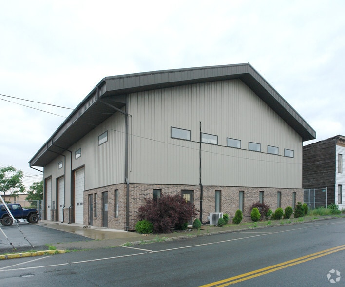 Primary Photo Of 15 Lower Hudson Ave, Green Island Auto Repair For Lease